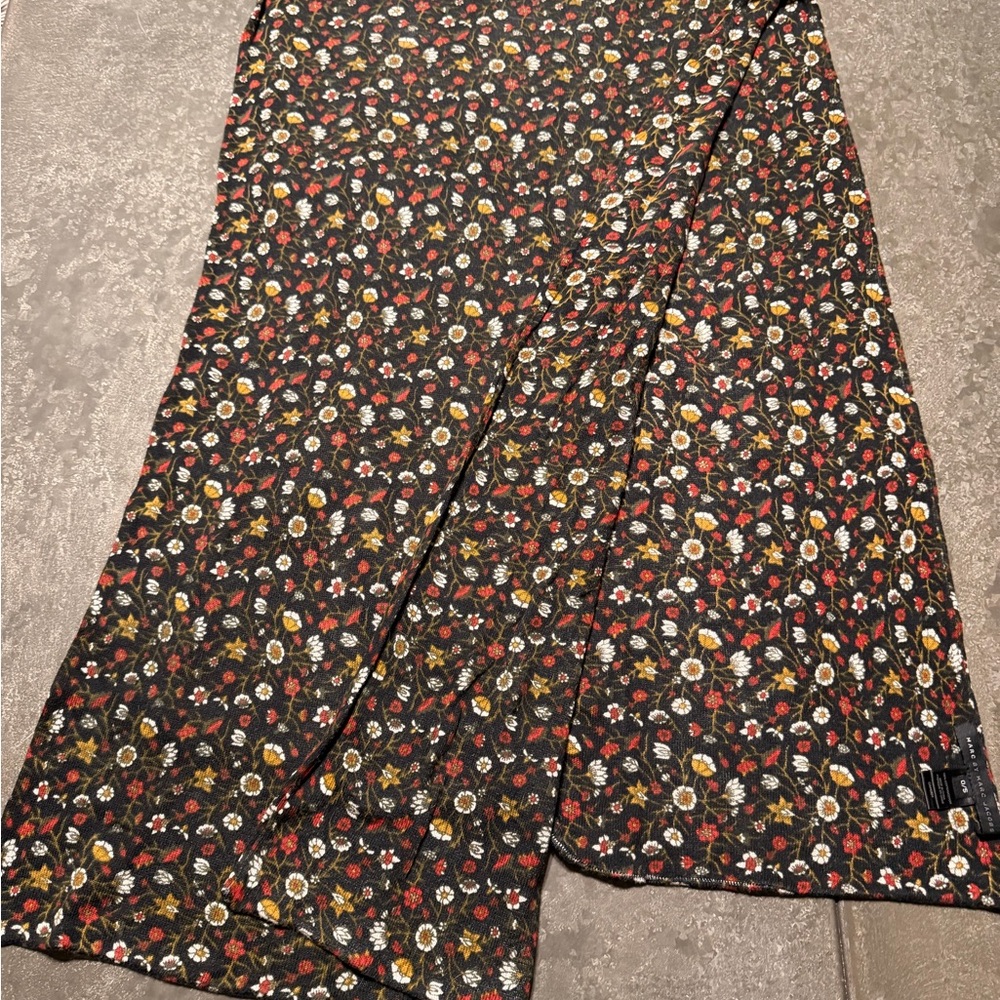MARC by MARC JACOBS Women's Black Red White Floral 100% Cotton Scarf 60”